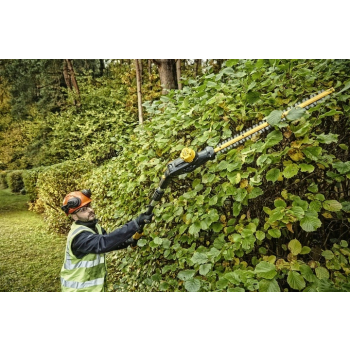 NOŻYCE AKUM. DO ŻYWOPŁOTU NA WYSIĘGNIKU 550MM 18V