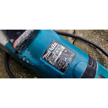 SZLIFIERKA KĄTOWA 230MM 2600W ŁAGODNY ROZRUCH MAKI